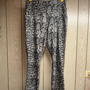 Avia Womens Snakeskin High Rise Full Length Athletic Legging Yoga Pocket Size M